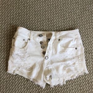White American Eagle stretch fit denim shorts